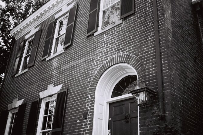 Socialites and Spies of Georgetown Walking Tour - The Guide Style That Makes This Tour Work