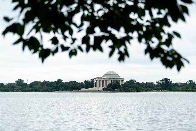 VIP Best of DC with US Capitol + National Archives Reserved Entry - Georgetown in Summer vs. Pentagon in Winter