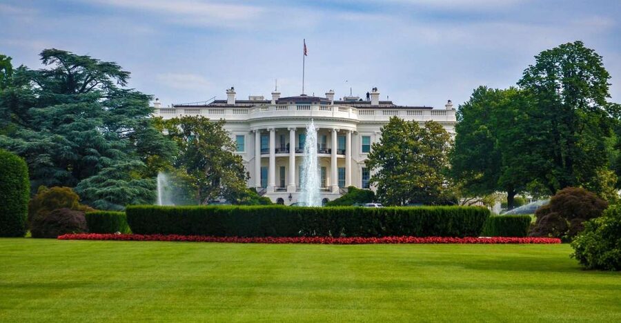 Washington DC: Bus Tour to the Highlights of the Capital - Getting Started at the U.S. Navy Memorial Plaza (701 Pennsylvania Avenue NW)