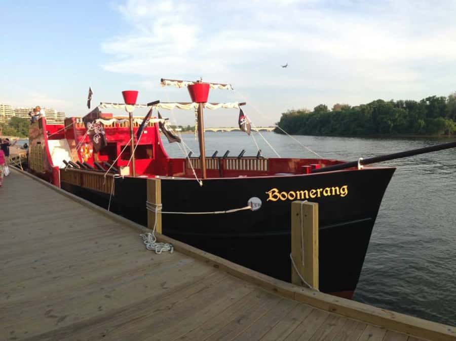 Washington DC: Family Treasure Hunt River Cruise - Boarding at Washington Harbour: Getting On Without Stress