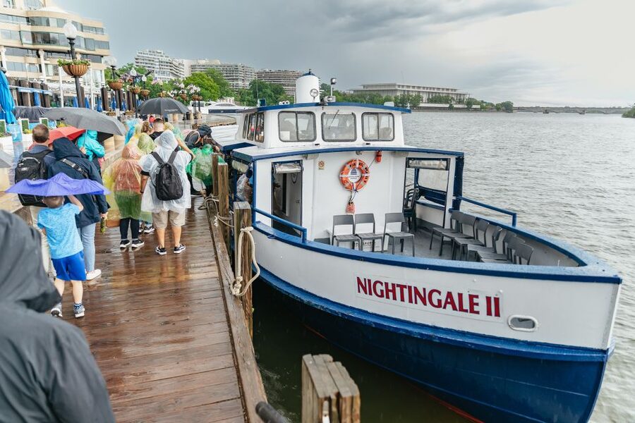 Washington, DC: Full-Day Tour with a Scenic River Cruise - Convertible Bus Views: Best Seats for the White House and Capitol Photos