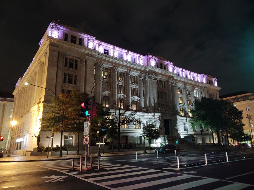 Washington DC: Ghosts Boos and Booze Haunted Pub Crawl - National Theatre: a grisly murder tale that changes the mood