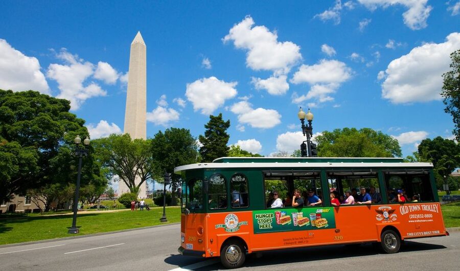 Washington, DC: Hop-On Hop-Off Old Town Trolley City Tour - National Archives and the Navy Memorial stop: why this sector is worth it