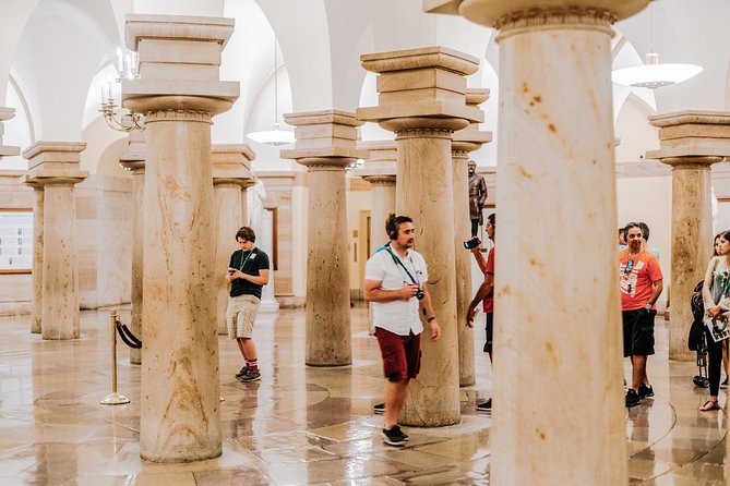 Washington DC in One Day: Guided Sightseeing Tour - MLK, Vietnam Veterans, Korean War, and Lincoln: The Memory Lane Finish