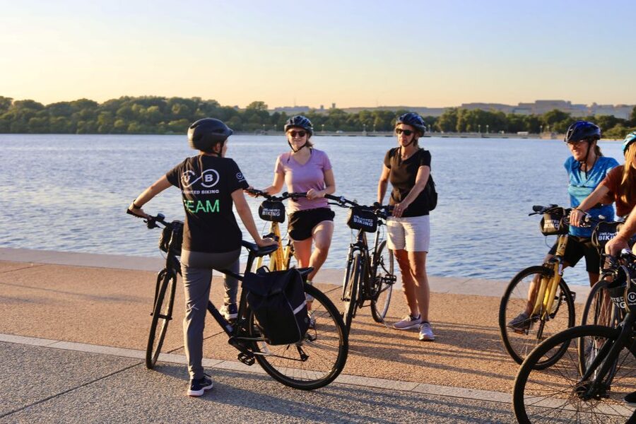 Washington DC: Monuments and Memorials Bike Tour - How the Stops Work: Photo Time, a Guide’s Story, Then Walk Around