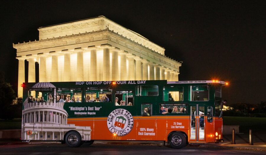 Washington DC: Monuments by Moonlight Nighttime Trolley Tour - Stop 1: MLK and FDR on foot (the 30-minute meaning stop)