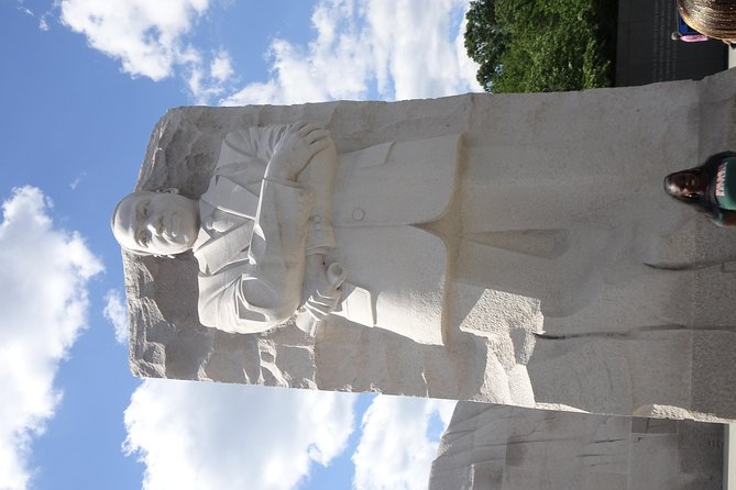 Washington DC Monuments self-guided walking tour & scavenger hunt - Starting at the Ellipse Visitor Pavilion: where the hunt kicks off