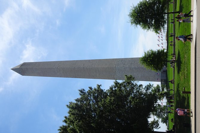 Washington DC Monuments self-guided walking tour & scavenger hunt - Vietnam Women’s Memorial and Vietnam Veterans Memorial: reading meaning as you move