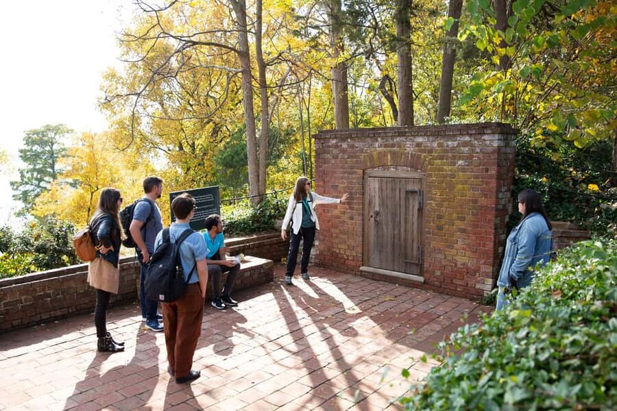 Washington DC: Mt. Vernon Day Trip with River Cruise - Mansion grounds and the places you still get to see (even with closures)