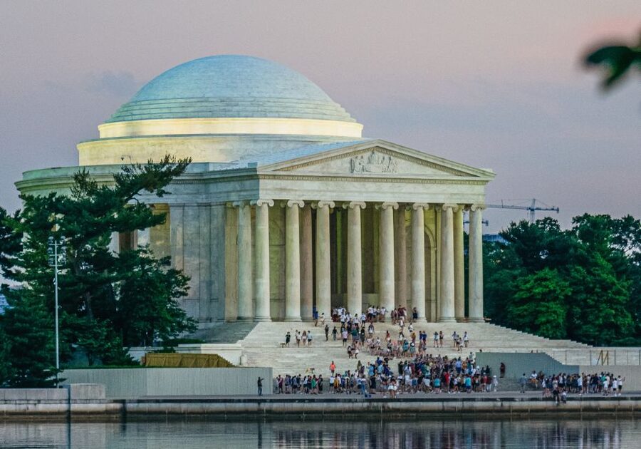 Washington DC: National Mall Night Bus Tour - World War II Memorial: symbols that read better with night lighting