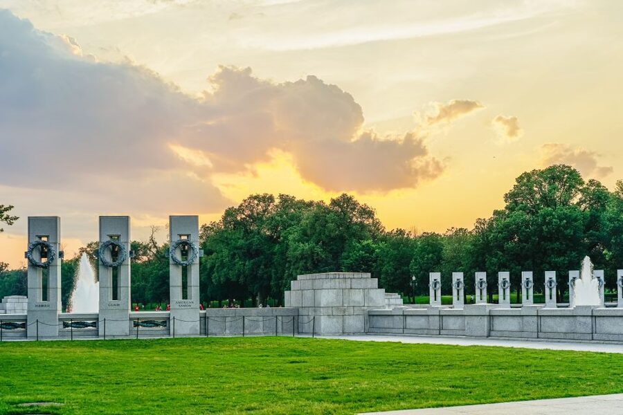 Washington DC: National Mall Night Bus Tour - Meeting at the U.S. Navy Memorial Plaza and what to expect at the start