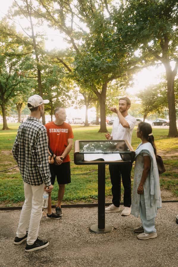 Washington, DC: National Mall Tour with Monument Entry - Starting on Constitution Ave: quick orientation and an easy meetup