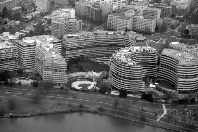 Washington DC Political Scandals and True Crime Night-Time Tour - Why a DC political scandals tour at night hits different