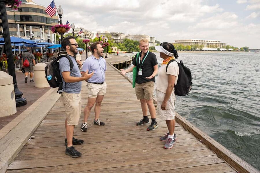Washington DC: Potomac Cruise and Georgetown Walking Tour - How much walking is involved, and who should choose this tour