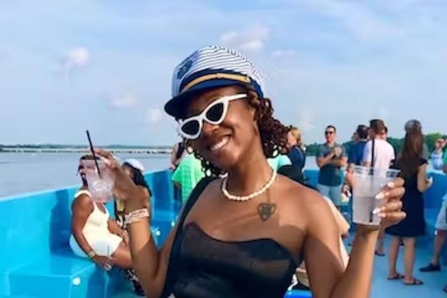 Washington, DC: Potomac River Yacht Cruise with Open Bar - Snacks and Keeping It Moving
