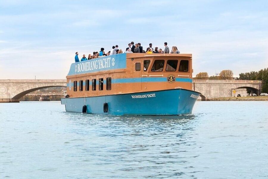 Washington DC: Sightseeing Brunch Cruise with Open Bar - Music From A Professional Sound System: Getting The Vibe Right