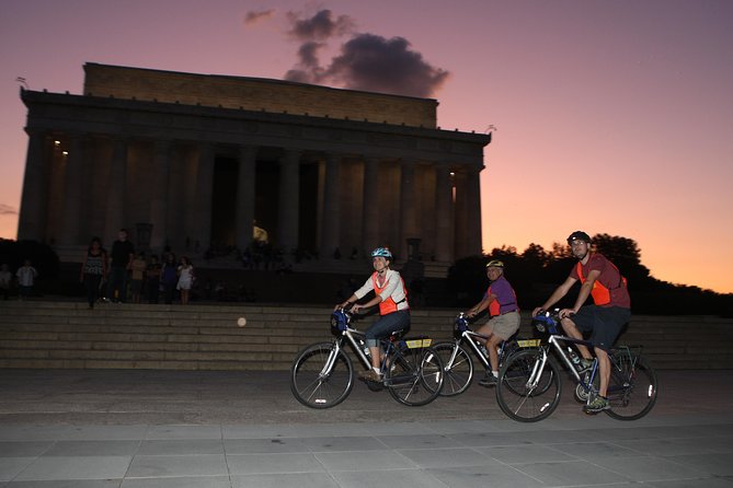 Washington DC Sites at Night Guided Bicycle Tour - Guides Matter: What You Can Expect from the Group Dynamic