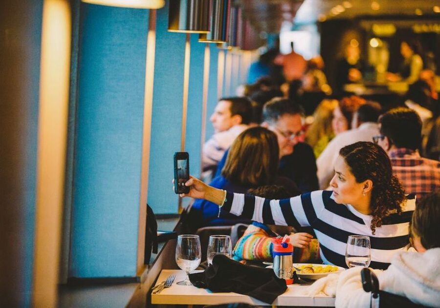 Washington, DC: Thanksgiving Day Lunch Cruise - The holiday buffet: what you’re really paying for