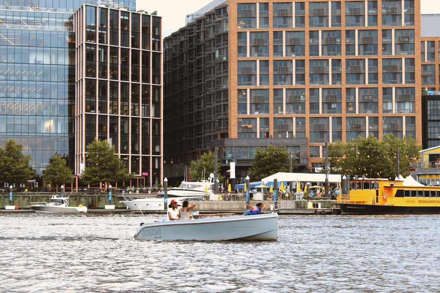 Washington DC: The Wharf Self-Driven Boat Tour with Map - The 15-minute safety briefing: you’re learning the basics, not taking a test